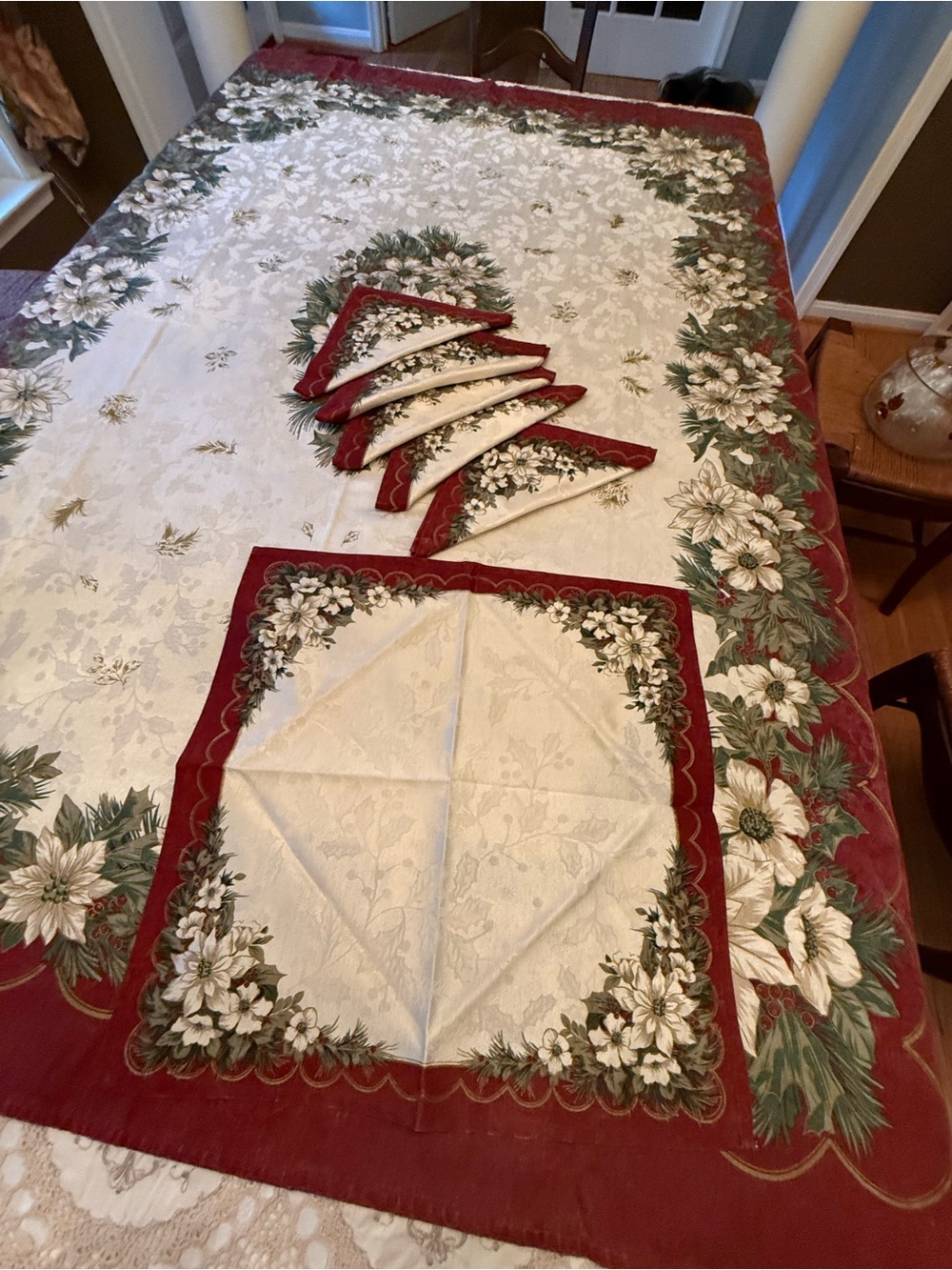 Vintage Christmas Poinsettia Tablecloth 52x70 & Napkins Red Green Holiday Floral